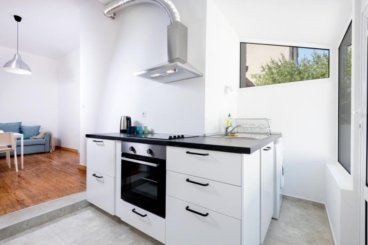 The White Apartment - Bogoridi Main Street بورغاس المظهر الخارجي الصورة