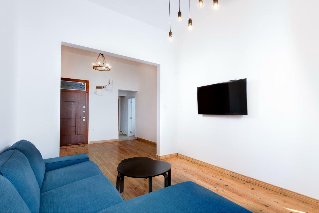 The White Apartment - Bogoridi Main Street بورغاس المظهر الخارجي الصورة